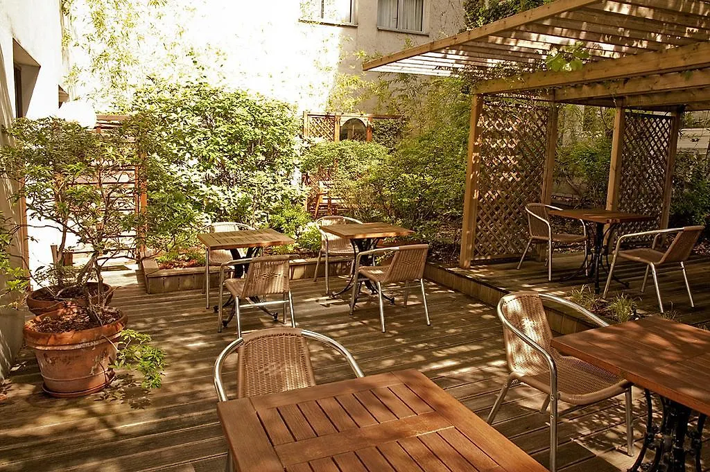 Hotel Paris Louis Blanc 3*,