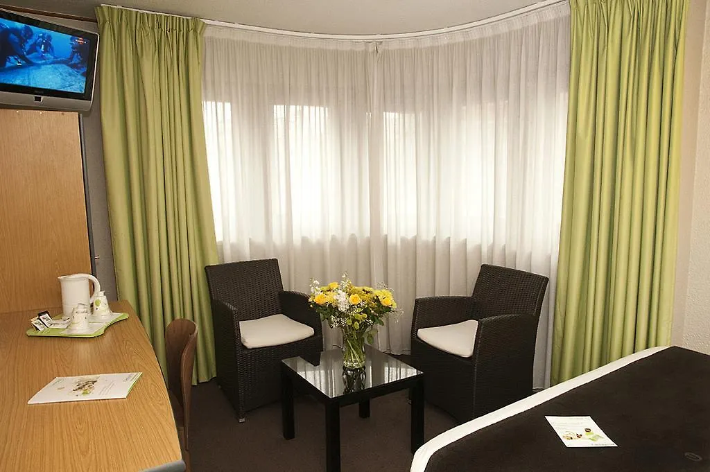***  Hotel Paris Louis Blanc France