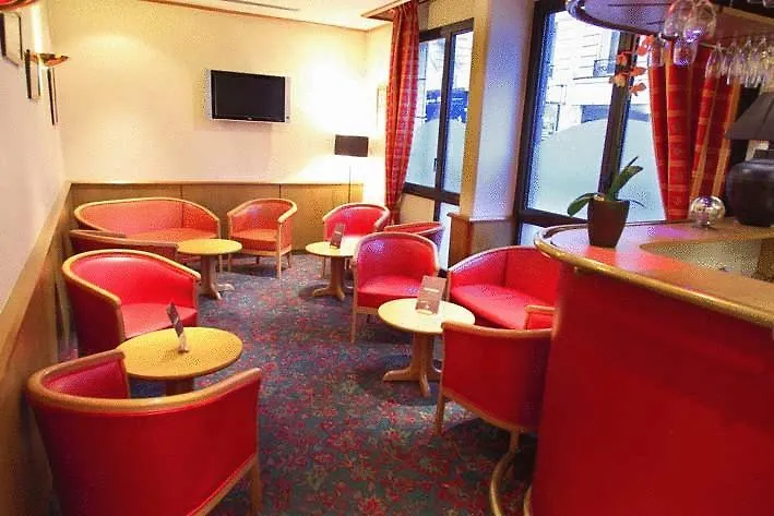 Hotel Paris Louis Blanc 3*,
